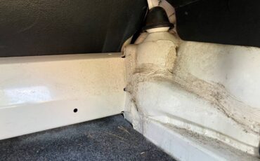 Volkswagen-cabrio-1991-white-18