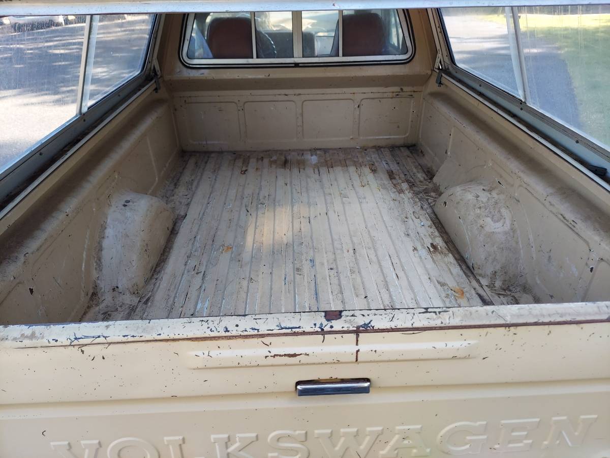 Volkswagen-caddy-diesel-1982-10