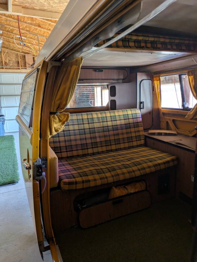 Volkswagen-camper-bus-1976-11