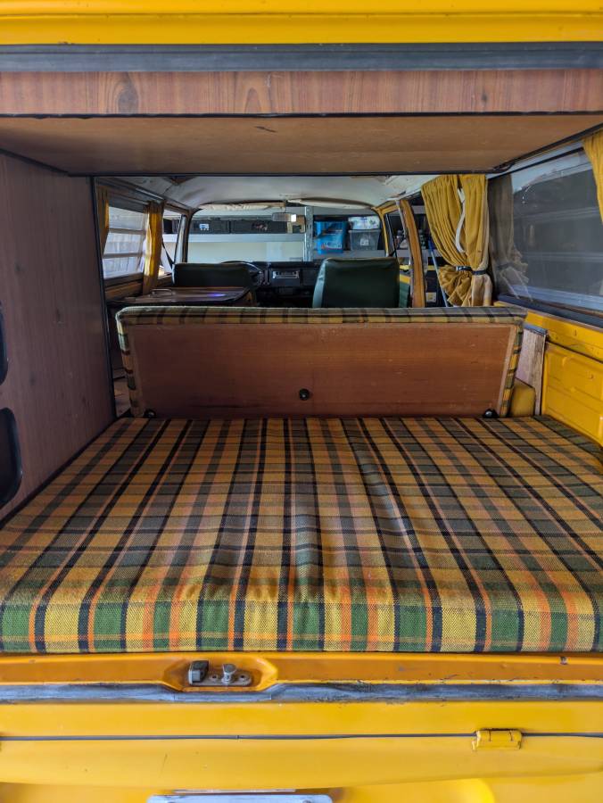 Volkswagen-camper-bus-1976-8