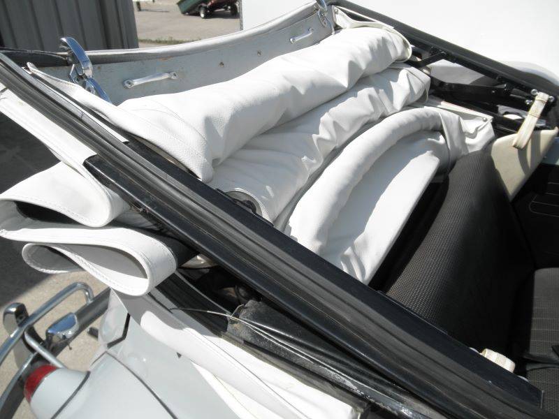 Volkswagen-convertible-1967-grey-1