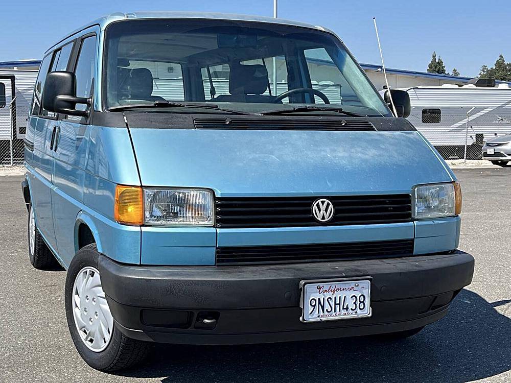Volkswagen-eurovan-1993-custom-1