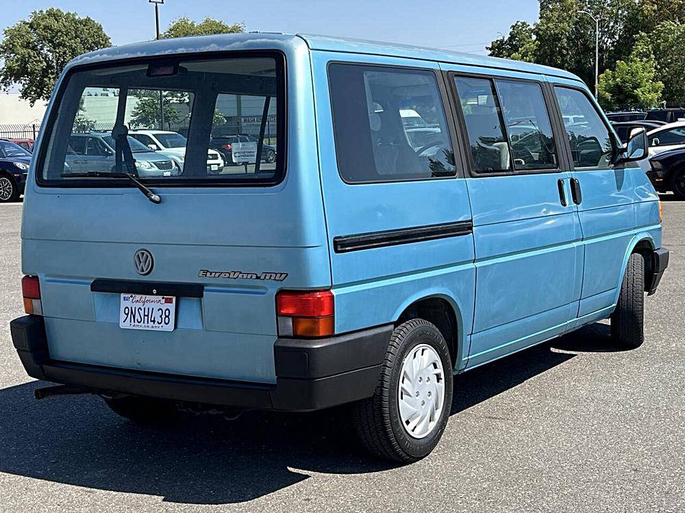 Volkswagen-eurovan-1993-custom-10