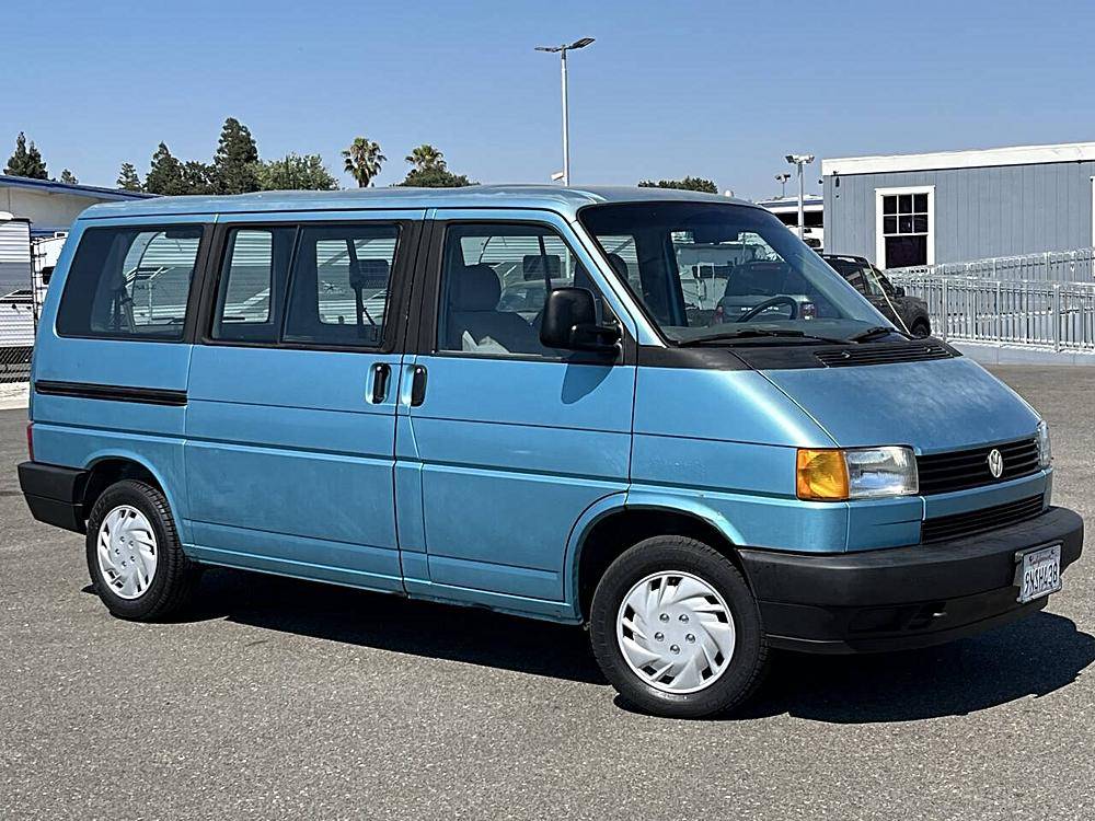 Volkswagen-eurovan-1993-custom-11