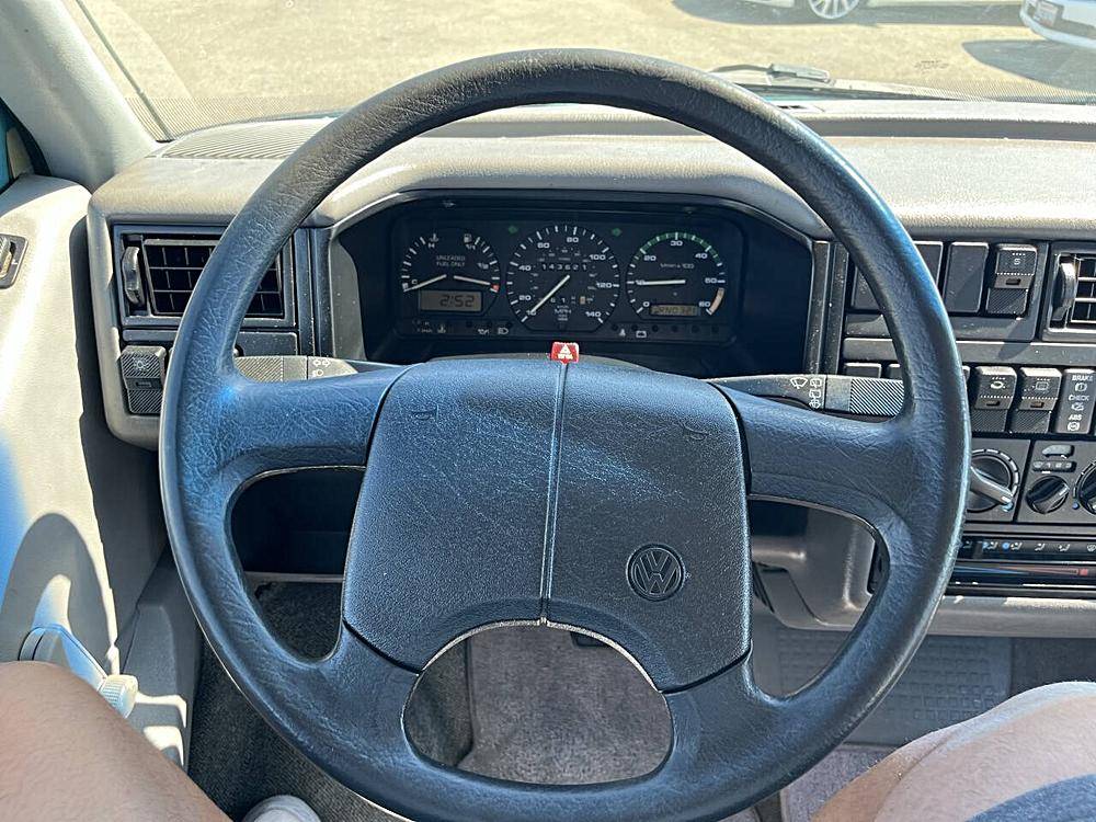 Volkswagen-eurovan-1993-custom-12