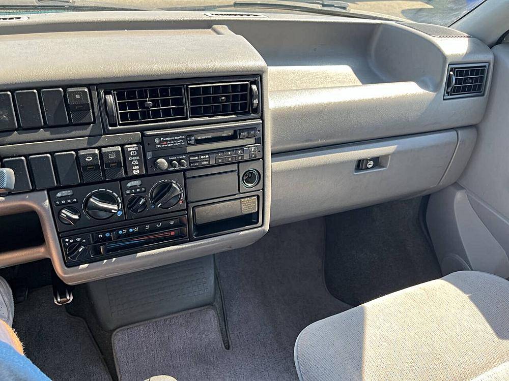 Volkswagen-eurovan-1993-custom-14