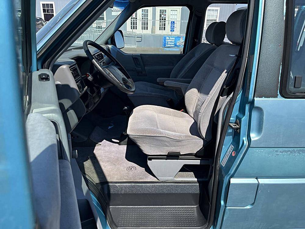 Volkswagen-eurovan-1993-custom-17
