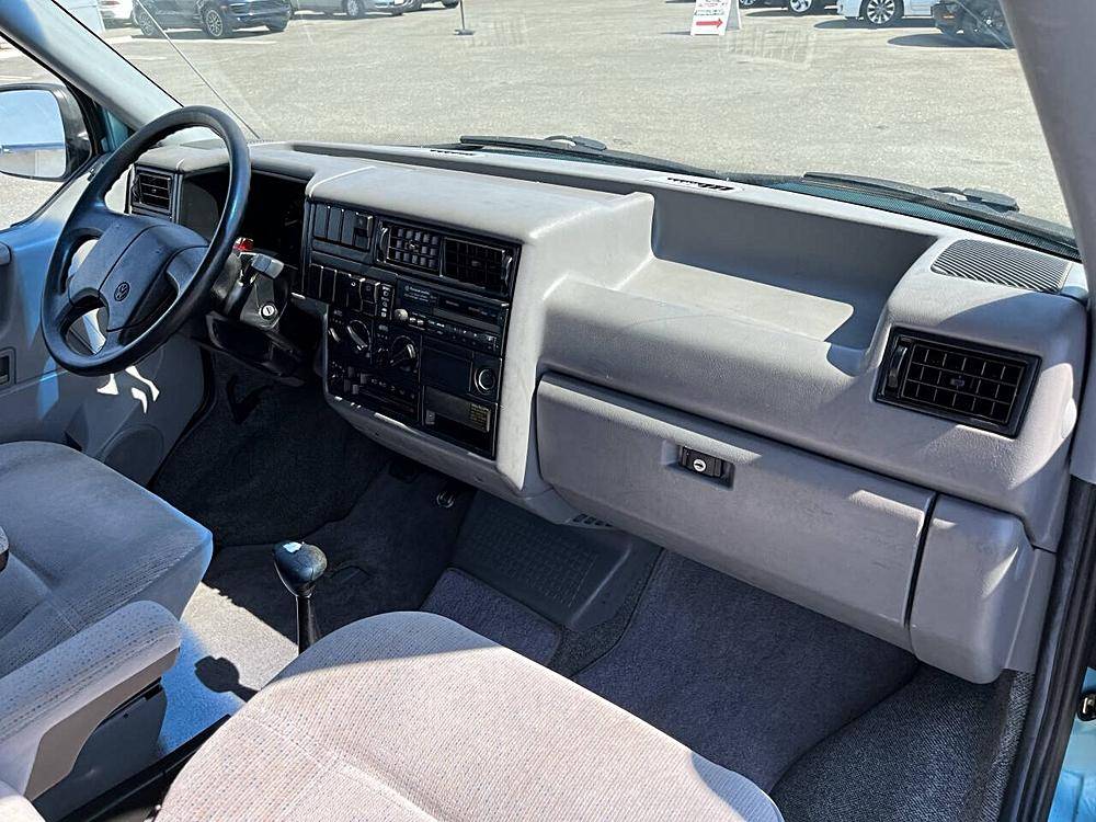 Volkswagen-eurovan-1993-custom-18