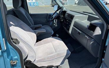 Volkswagen-eurovan-1993-custom-19