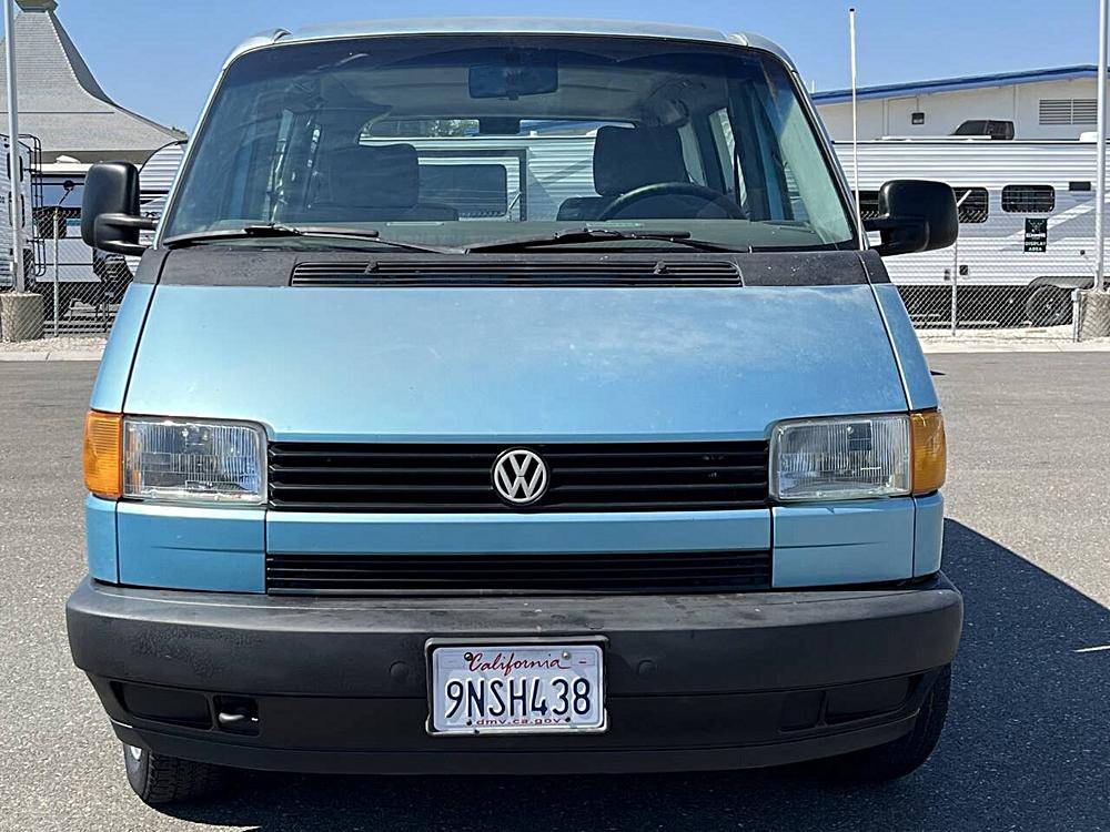 Volkswagen-eurovan-1993-custom-2
