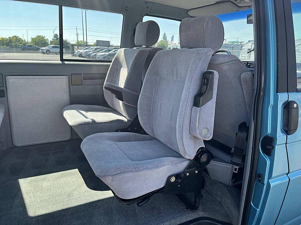 Volkswagen-eurovan-1993-custom-21