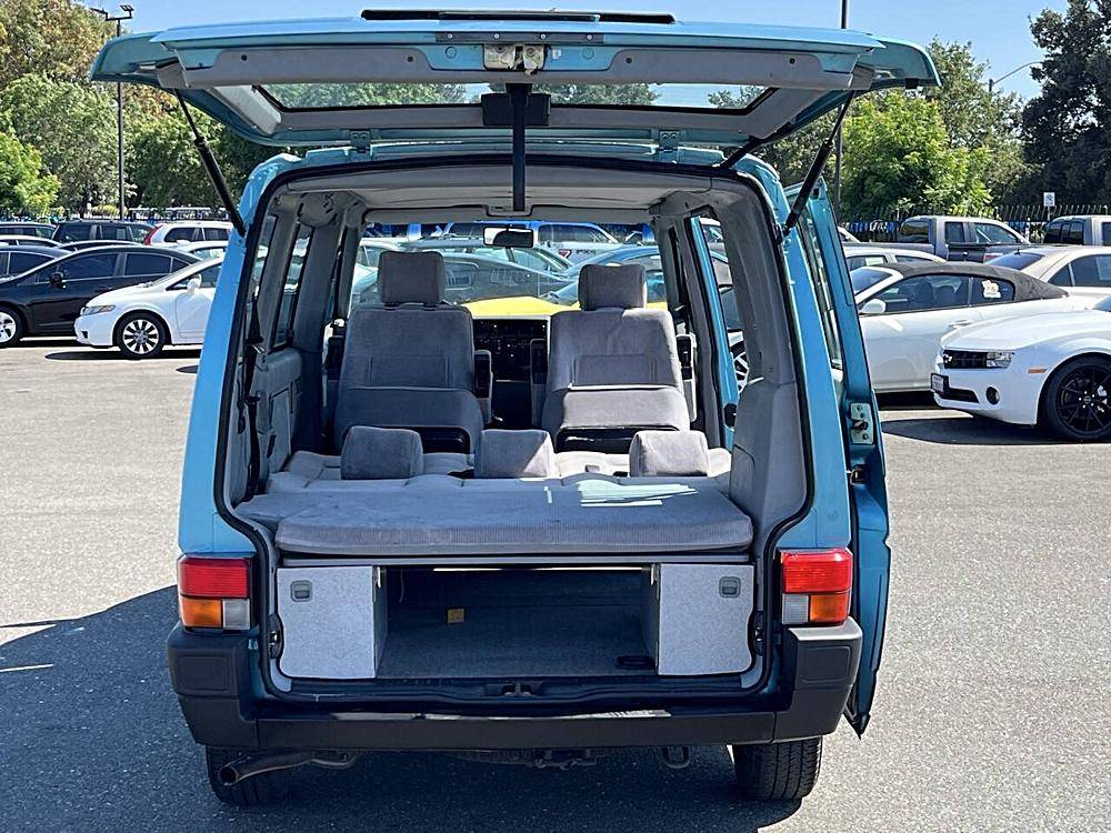 Volkswagen-eurovan-1993-custom-23
