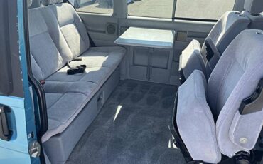 Volkswagen-eurovan-1993-custom-5