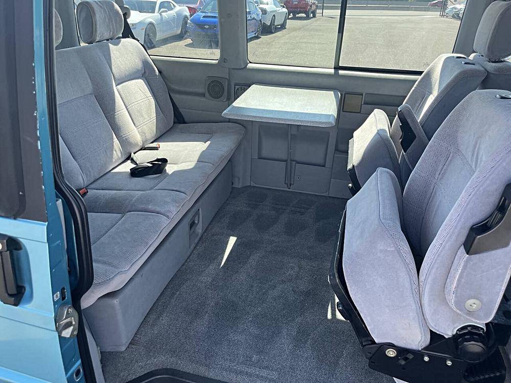 Volkswagen-eurovan-1993-custom-5
