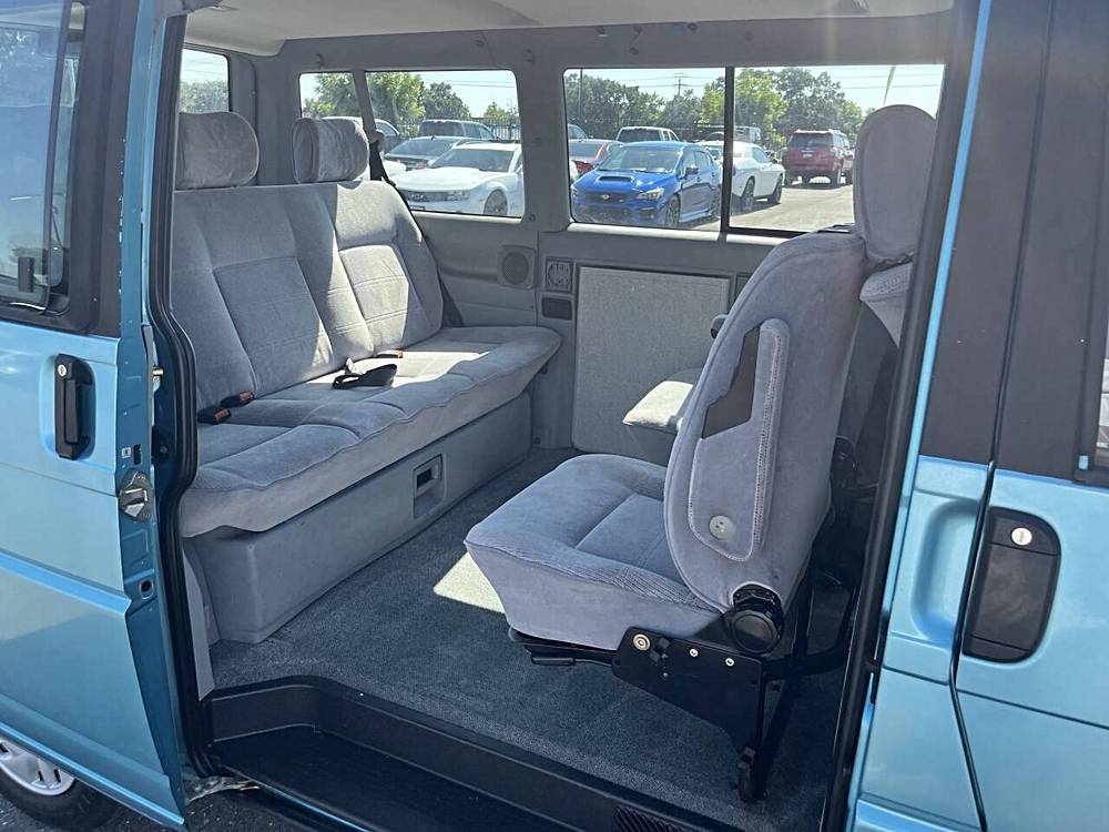 Volkswagen-eurovan-1993-custom-6