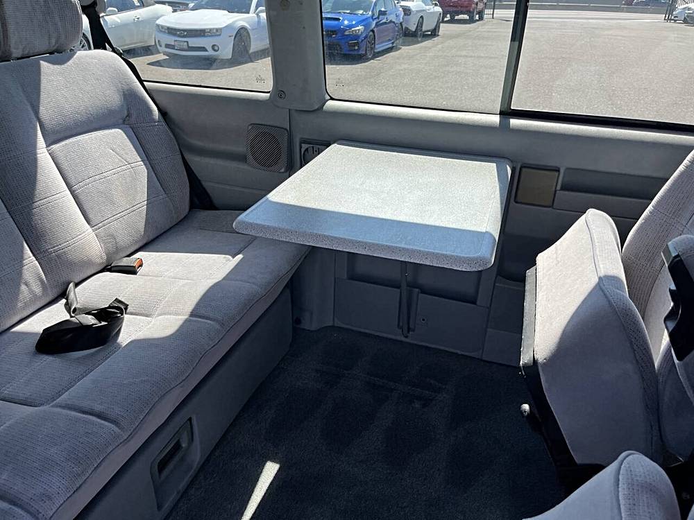 Volkswagen-eurovan-1993-custom-7