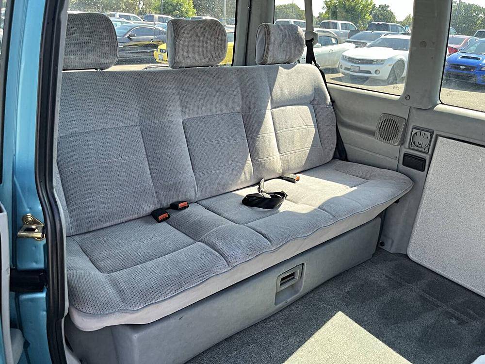 Volkswagen-eurovan-1993-custom-8