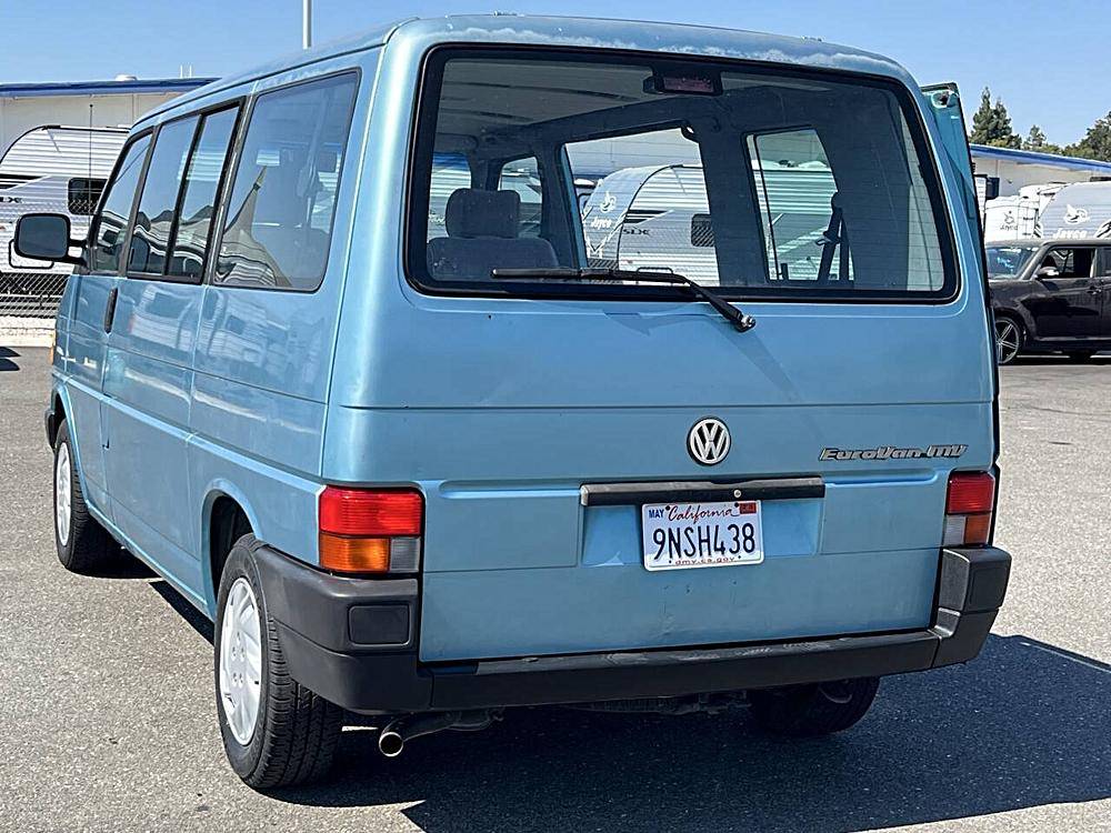 Volkswagen-eurovan-1993-custom-9