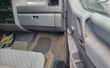 Volkswagen-eurovan-camper-1993-white-3