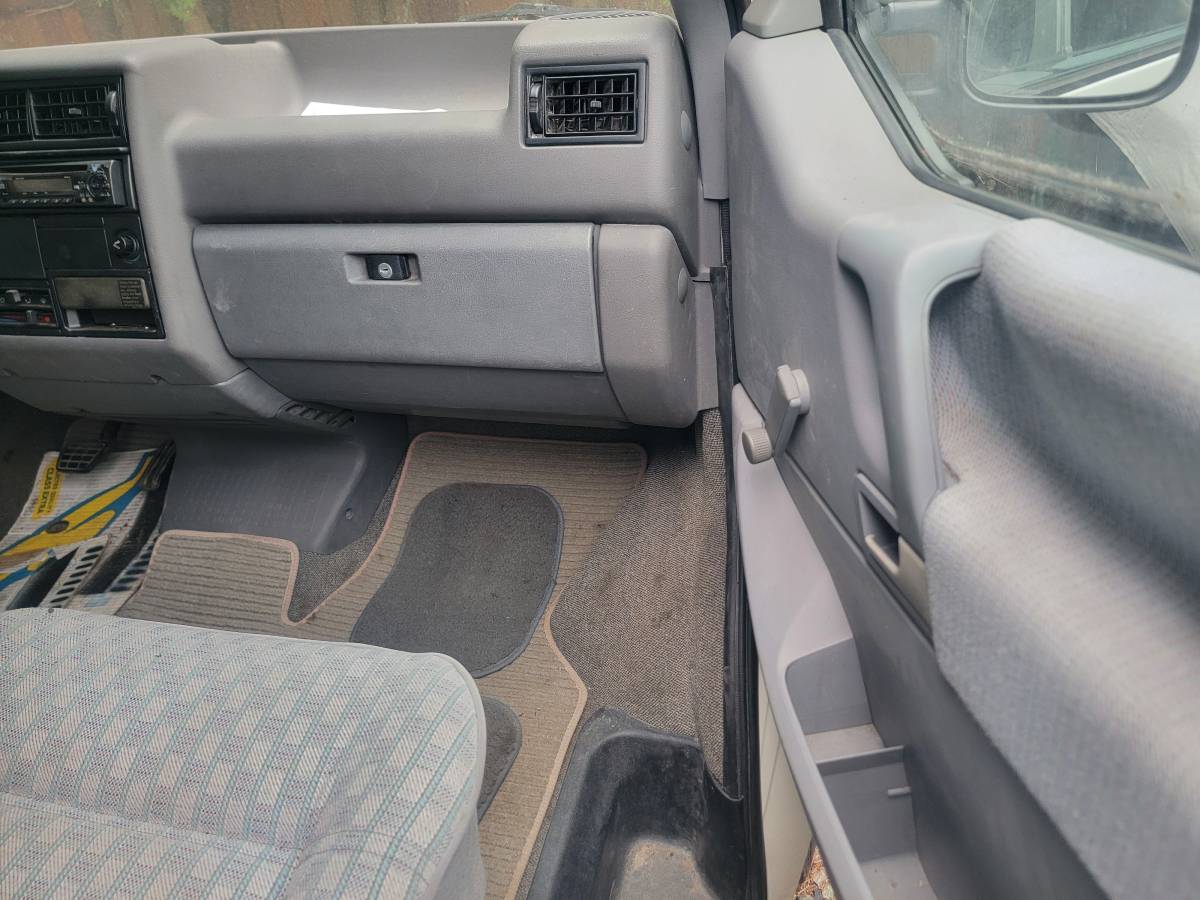 Volkswagen-eurovan-camper-1993-white-3