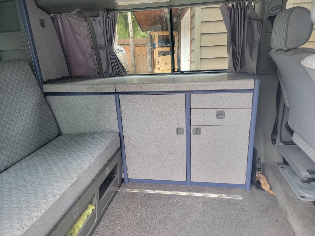 Volkswagen-eurovan-camper-1993-white-6