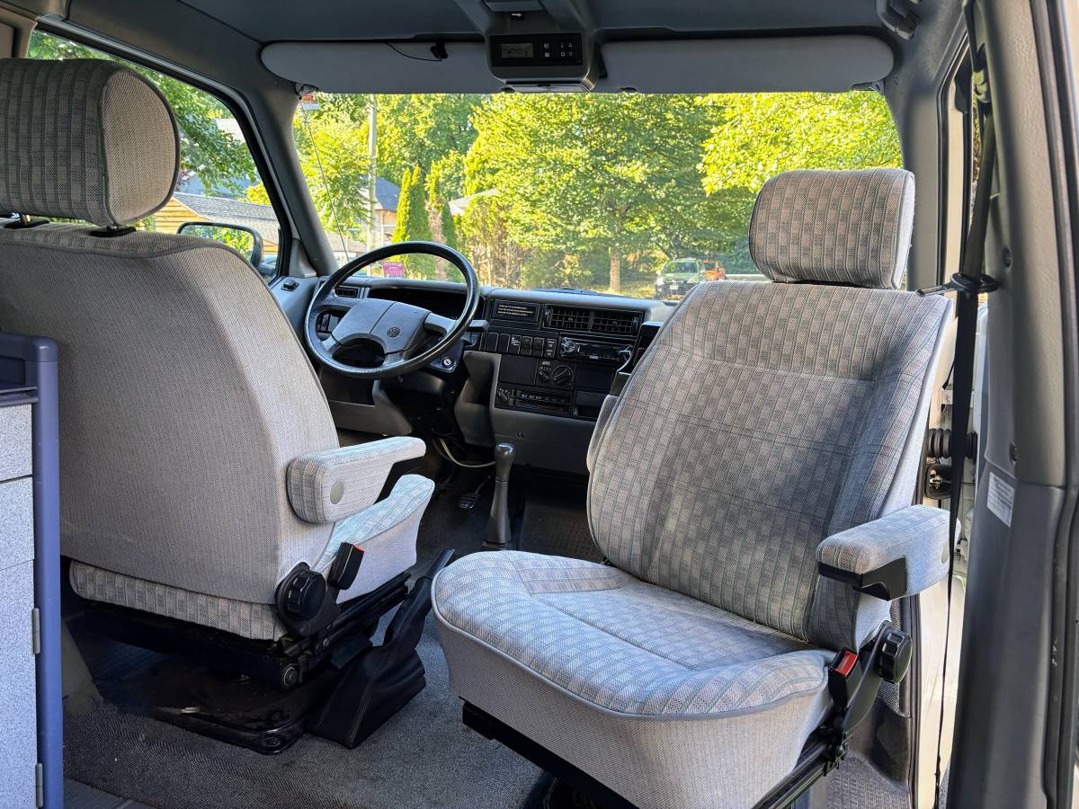 Volkswagen-eurovan-westfalia-1994-white-2