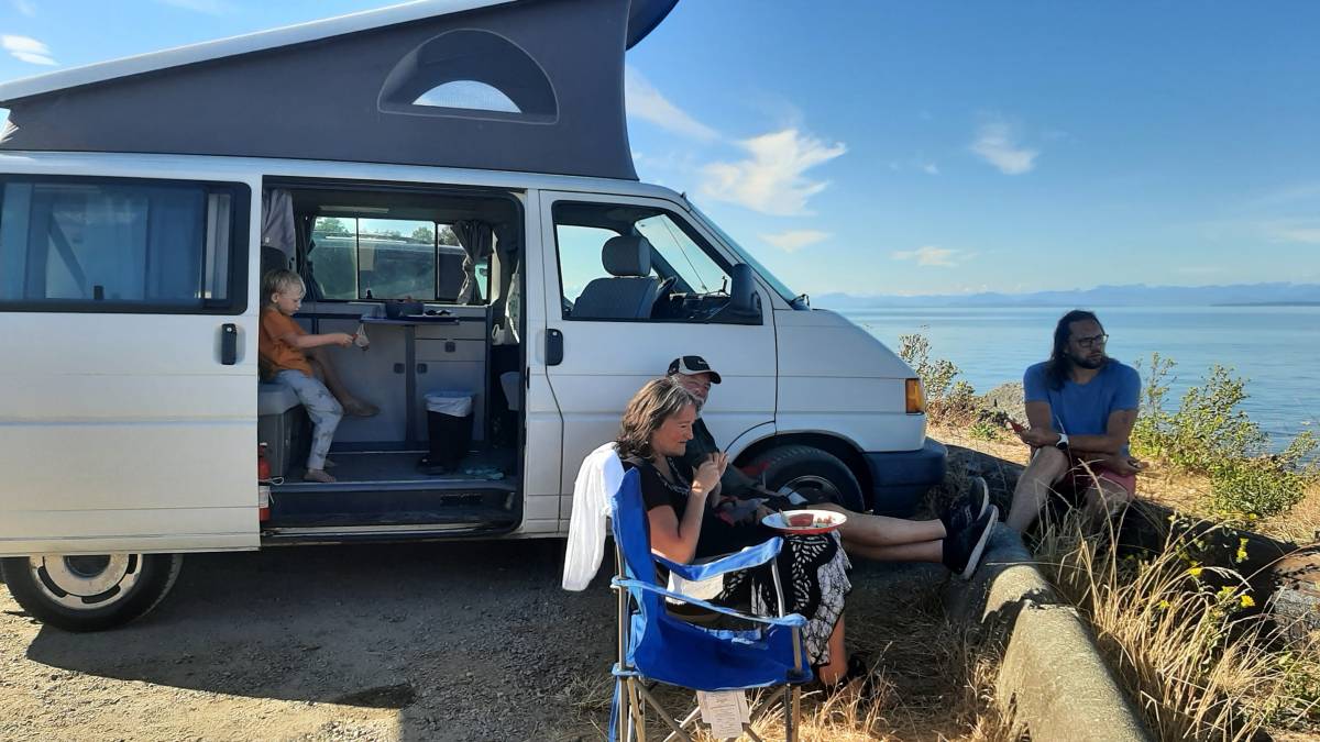 Volkswagen-eurovan-westfalia-1994-white-9