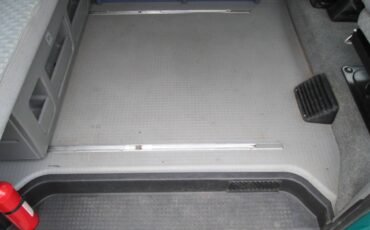 Volkswagen-eurovan-westfalia-1995-green-11