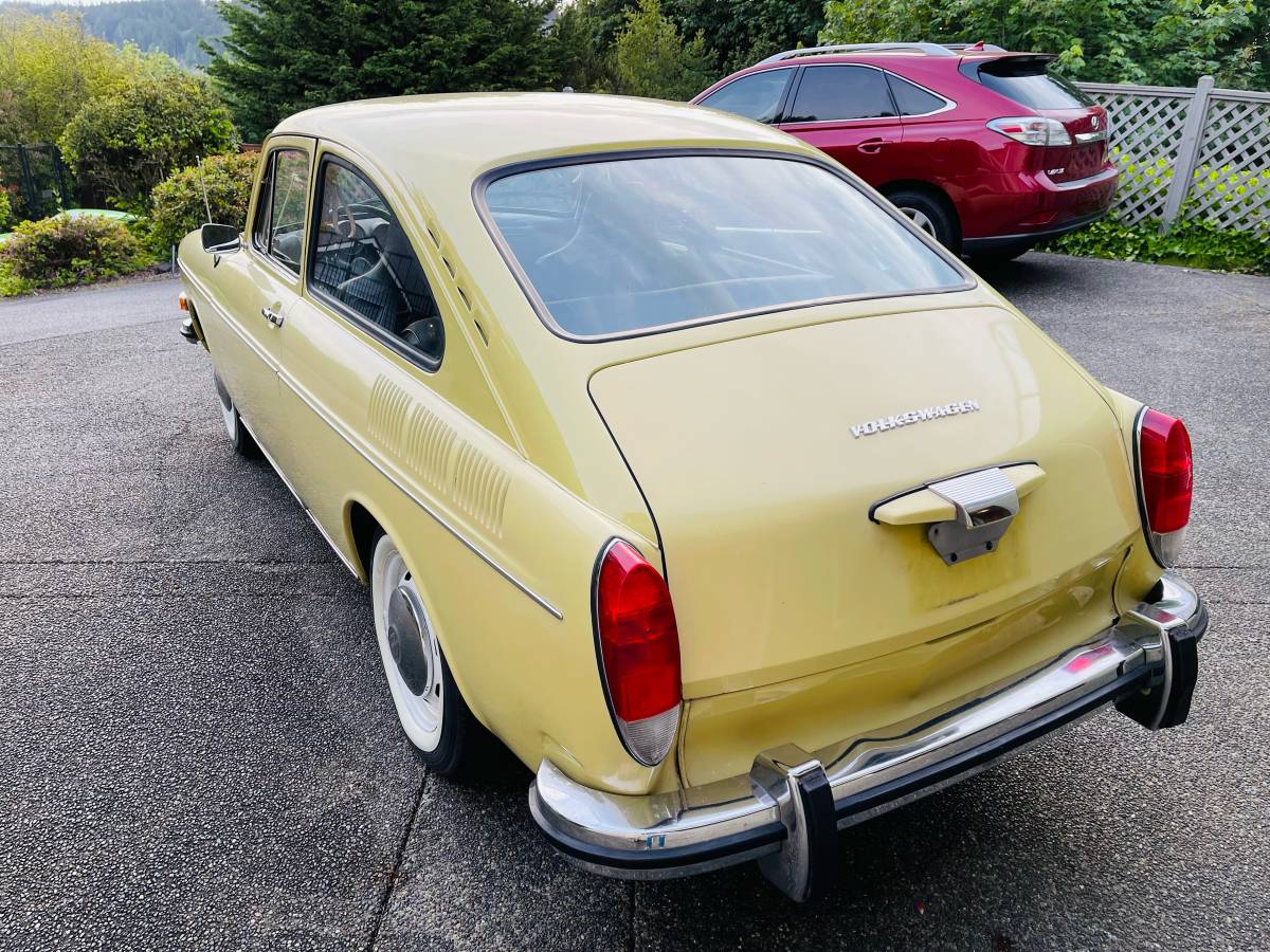 Volkswagen-fastback-type3-1971-brown-4