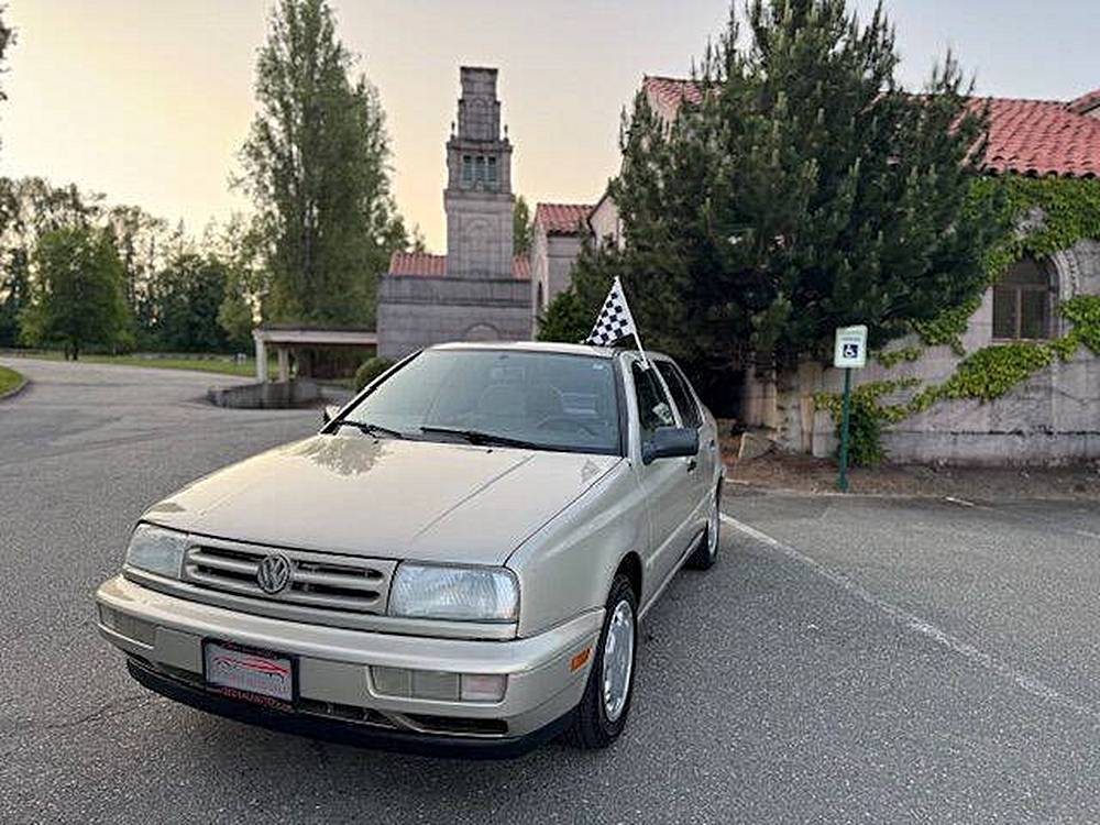 Volkswagen-jetta-1995-silver-1