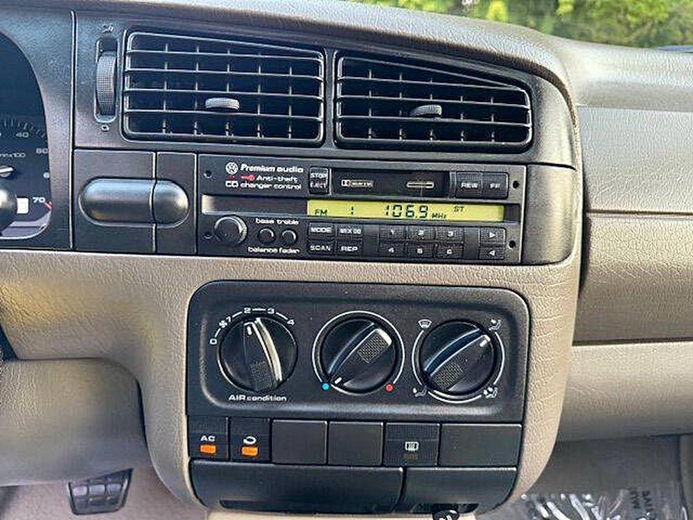 Volkswagen-jetta-1995-silver-12