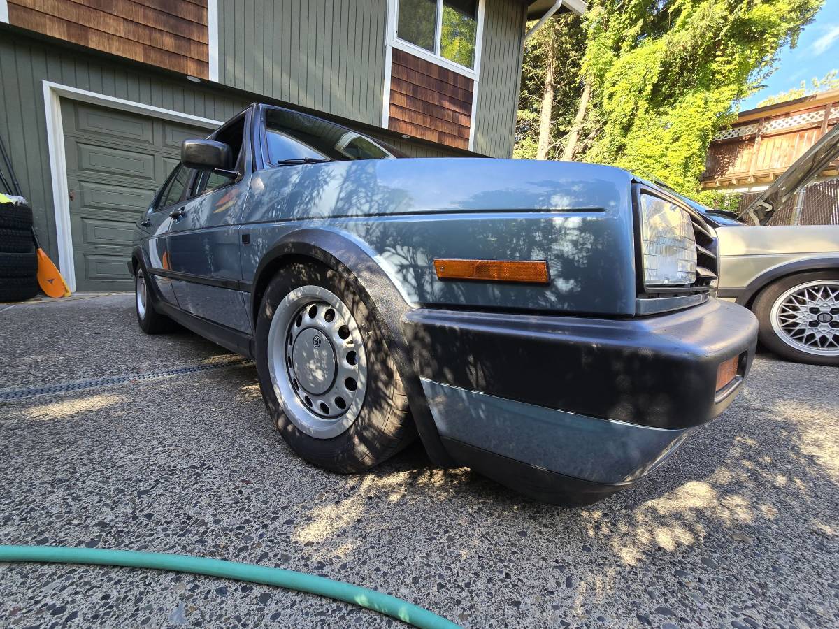 Volkswagen-jetta-diesel-1991-blue-8