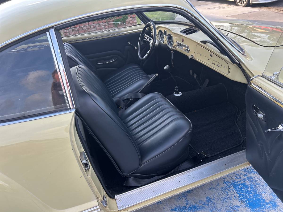 Volkswagen-karmann-ghia-1966-yellow-4