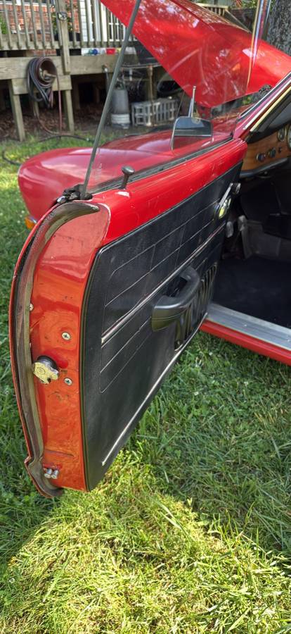Volkswagen-karmann-ghia-1970-red-6