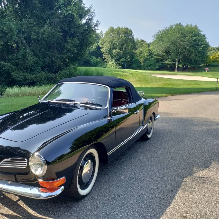 Volkswagen-karmann-ghia-1971-black-2