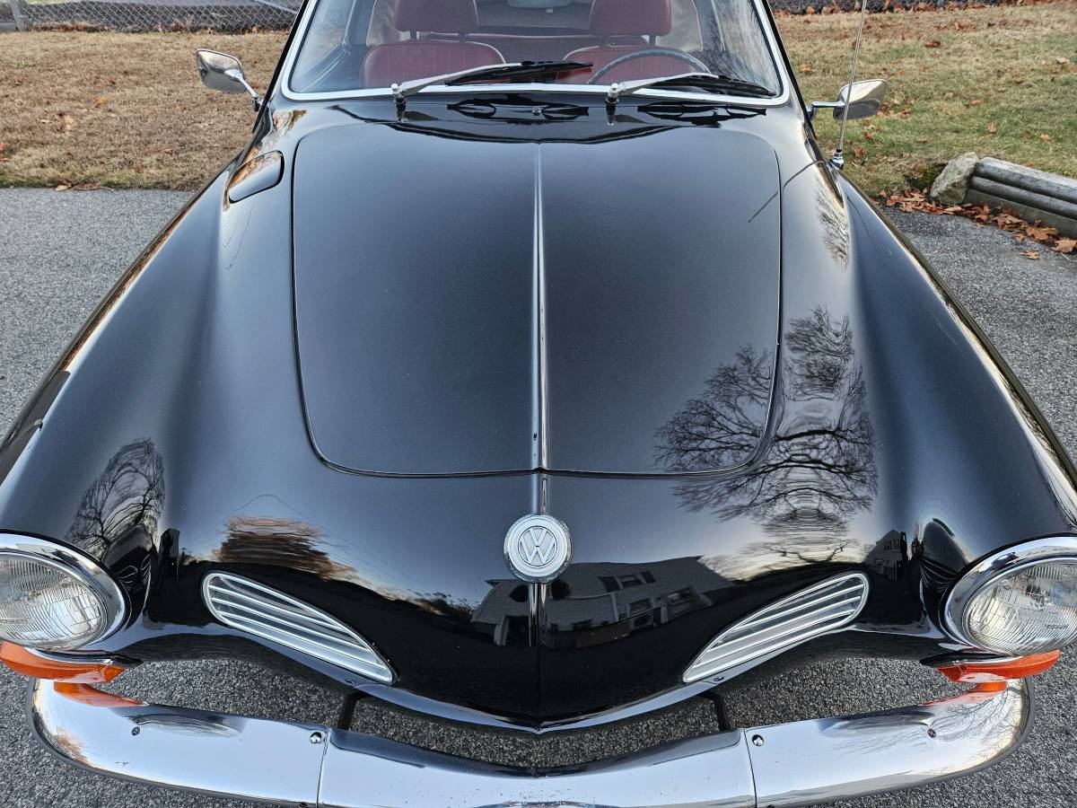 Volkswagen-karmann-ghia-1971-black