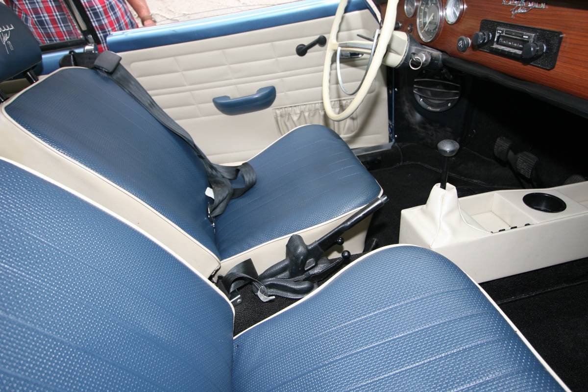 Volkswagen-karmann-ghia-1971-blue-12