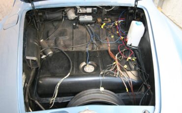 Volkswagen-karmann-ghia-1971-blue-8