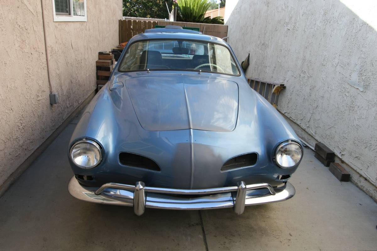Volkswagen-karmann-ghia-1971-blue