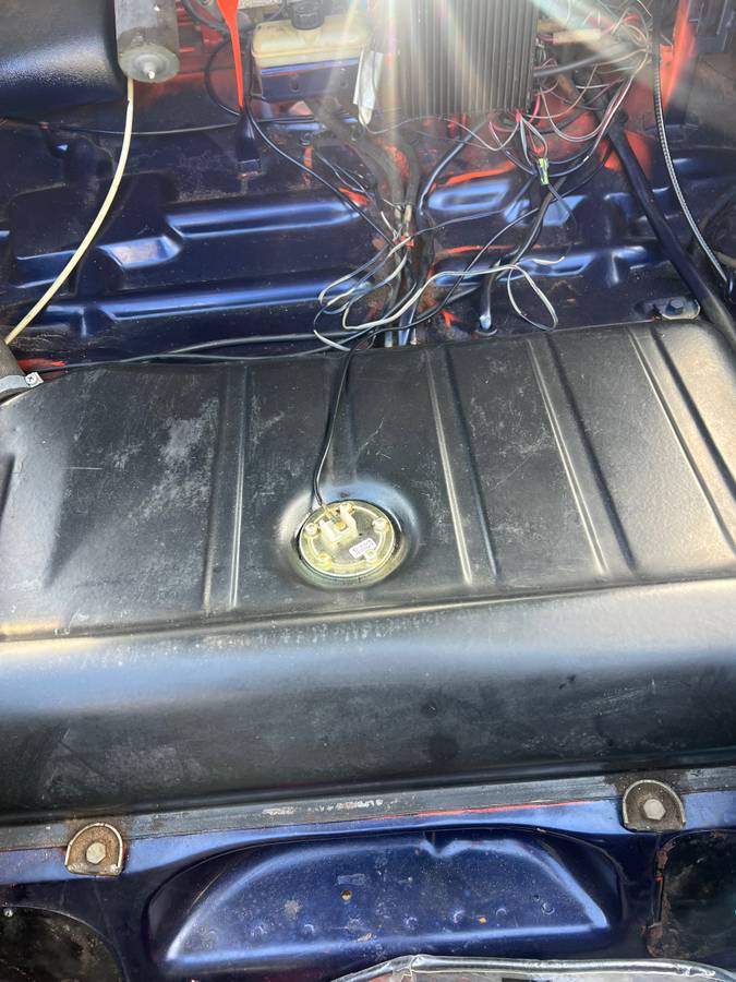 Volkswagen-karmann-ghia-1974-blue-21