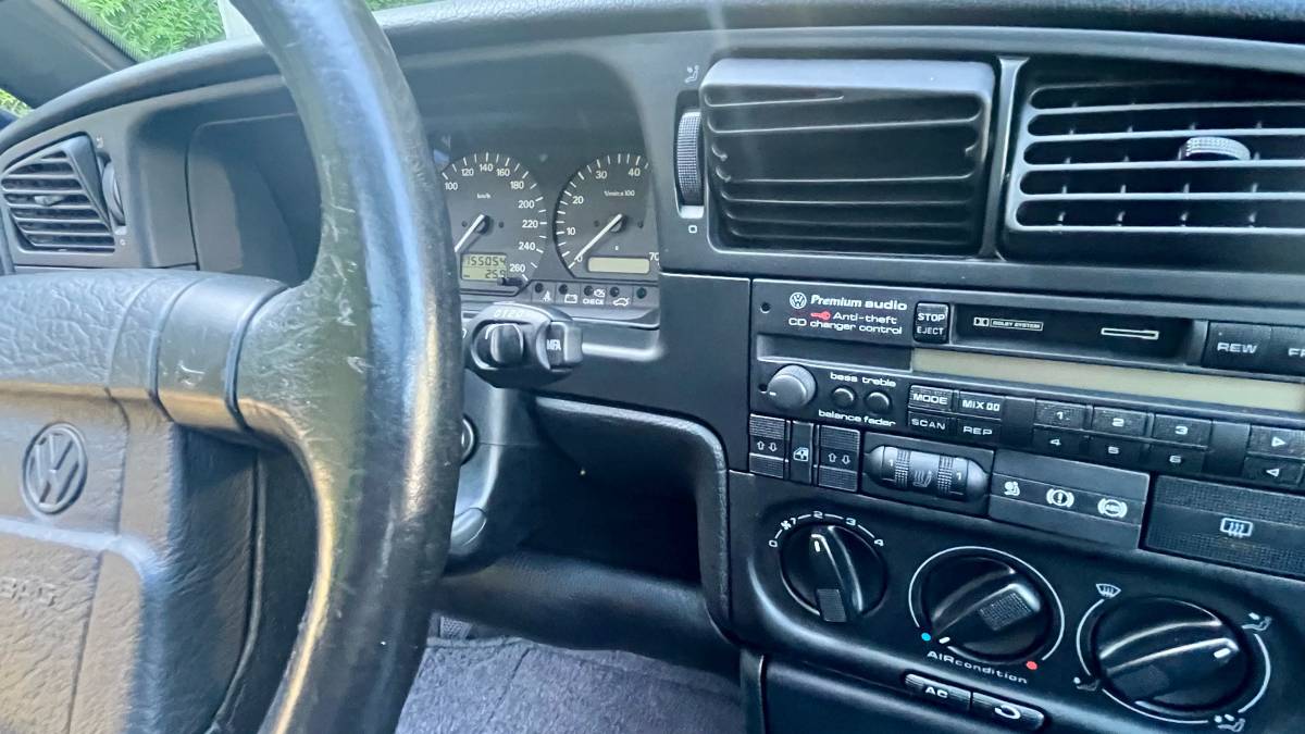 Volkswagen-passat-1995-grey-16
