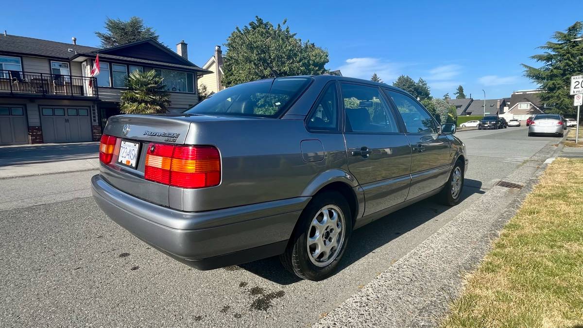 Volkswagen-passat-1995-grey-32