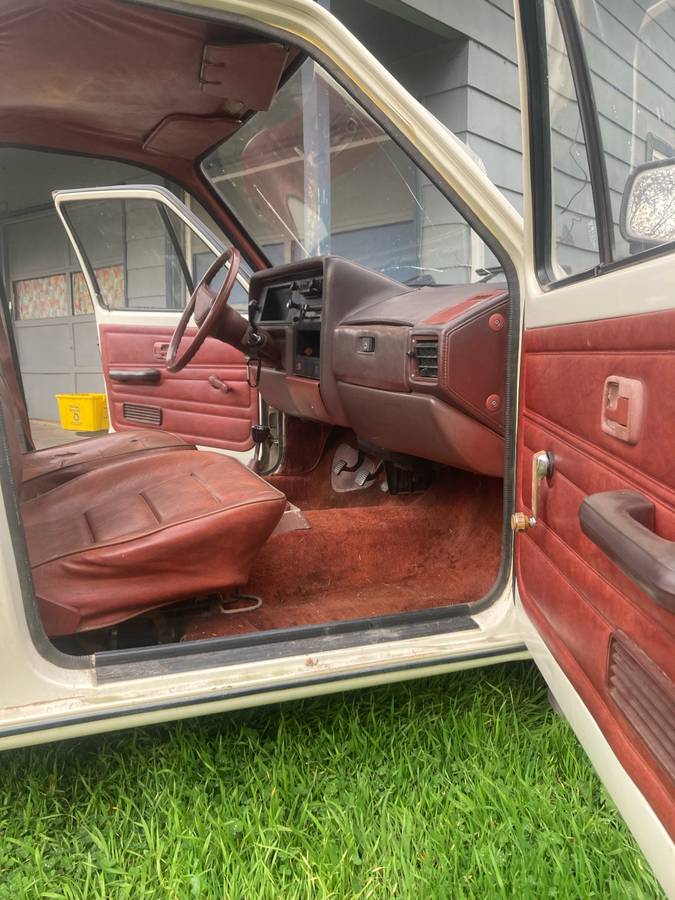 Volkswagen-rabbit-pickup-diesel-1981-white-1