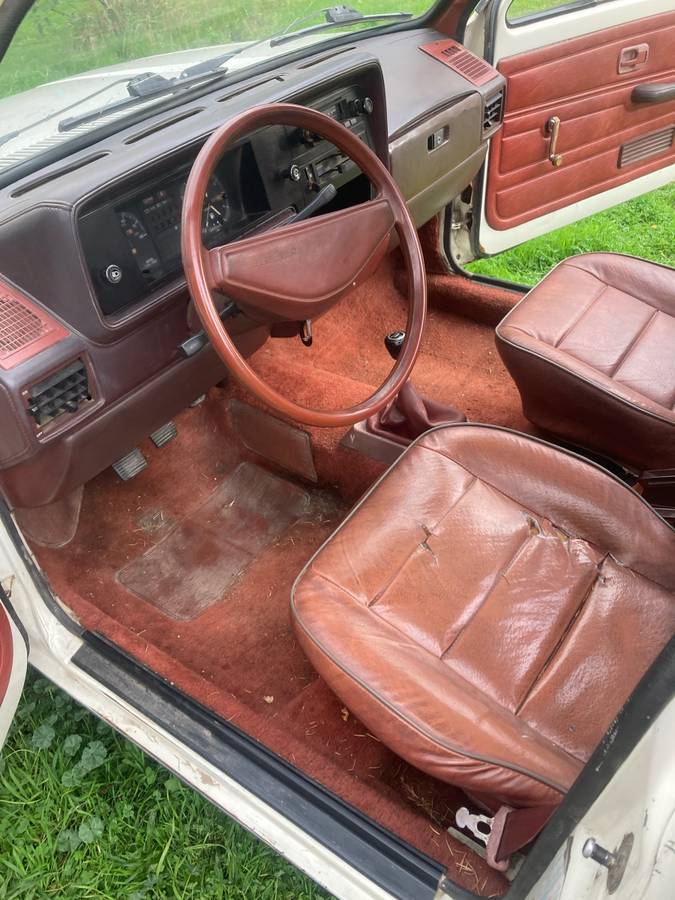 Volkswagen-rabbit-pickup-diesel-1981-white-2