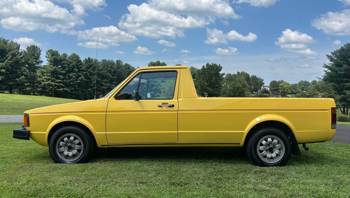 Volkswagen-rabbit-pickup-diesel-1981-yellow-1