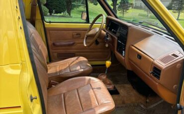 Volkswagen-rabbit-pickup-diesel-1981-yellow-10