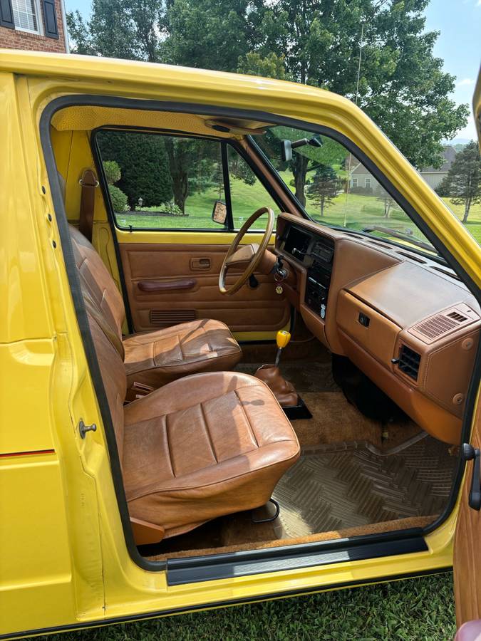 Volkswagen-rabbit-pickup-diesel-1981-yellow-10