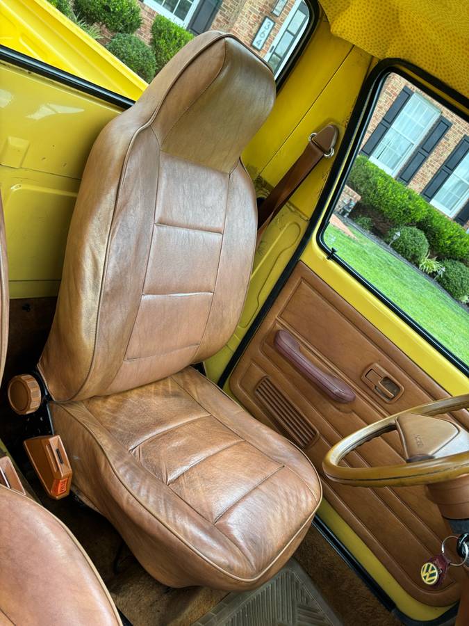Volkswagen-rabbit-pickup-diesel-1981-yellow-11