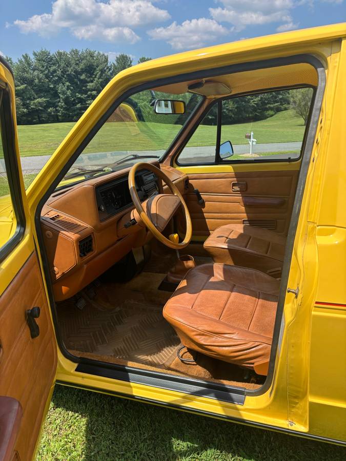 Volkswagen-rabbit-pickup-diesel-1981-yellow-15