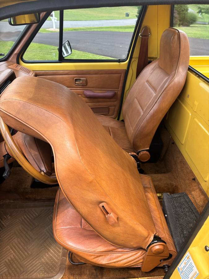 Volkswagen-rabbit-pickup-diesel-1981-yellow-16